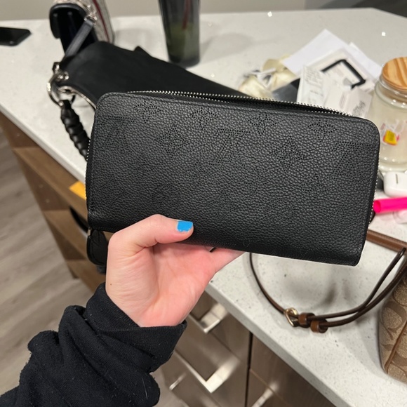 Matching LV wallet
